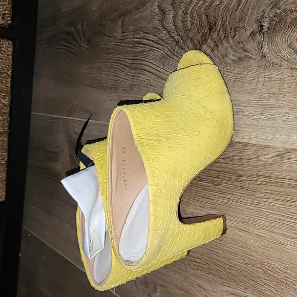 Maison Martin Margiela Shoes - MAISON MARGIELA EUC MARIGOLD PYTHON PEEP TOE REAL LEATHER MULES EU 39